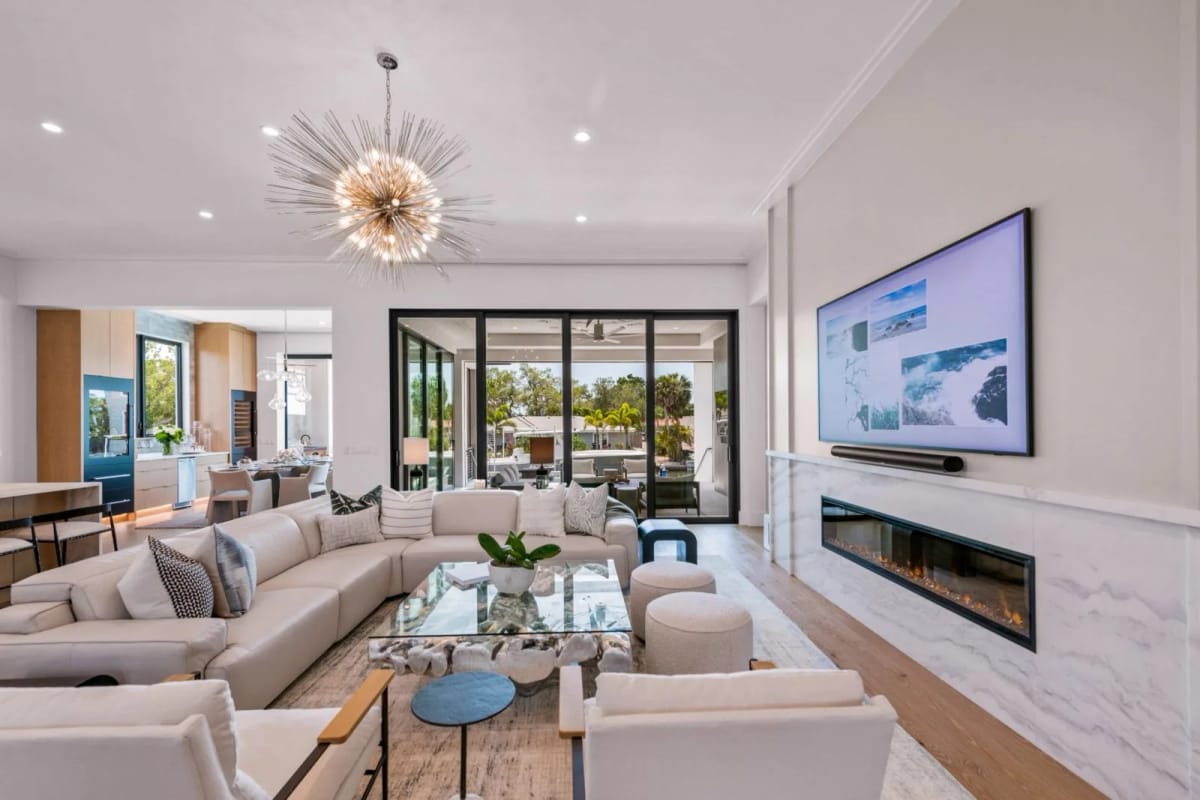 Great room by Nutter Custom Construction