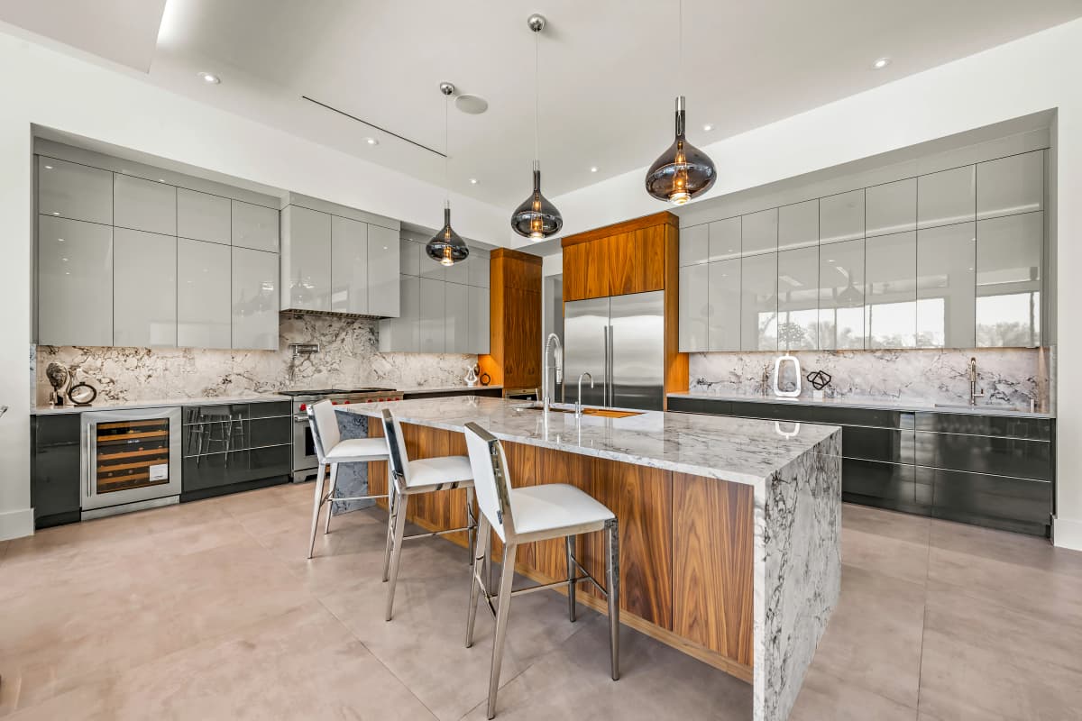 Designing for Tomorrow: Integrating Smart Technology for Lasting Luxury and Convenience