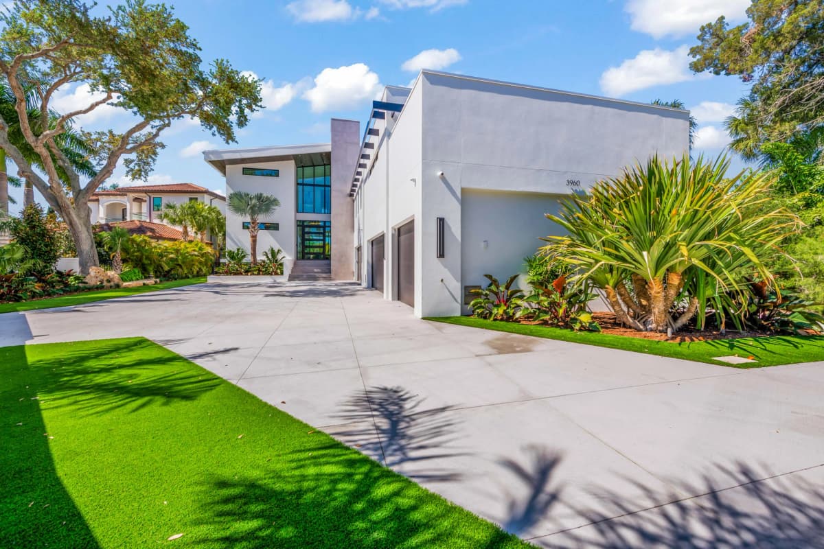 Building Your Dream Home: The Importance of Choosing the Right Custom Home Builder in Sarasota