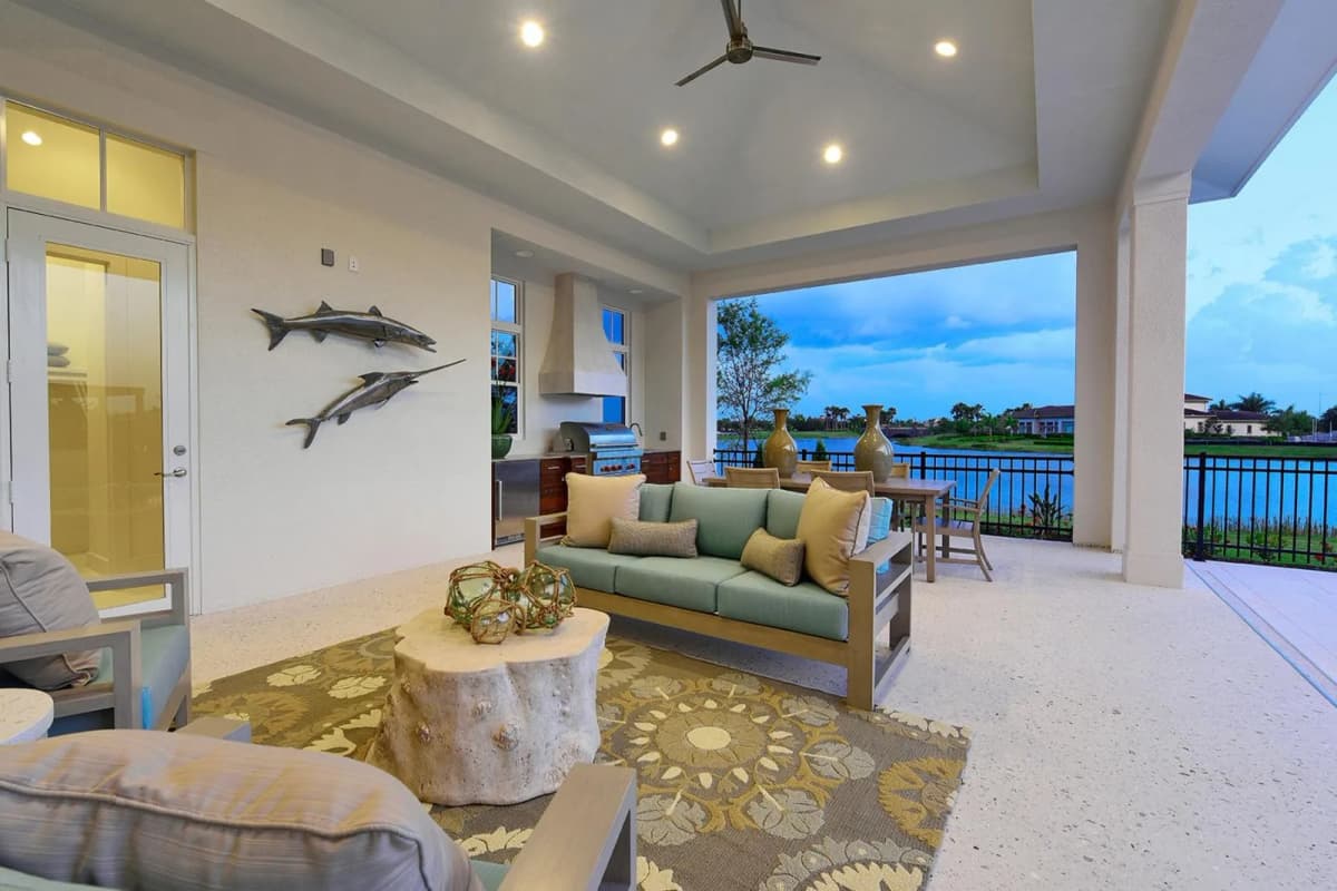 Covered lanai seating