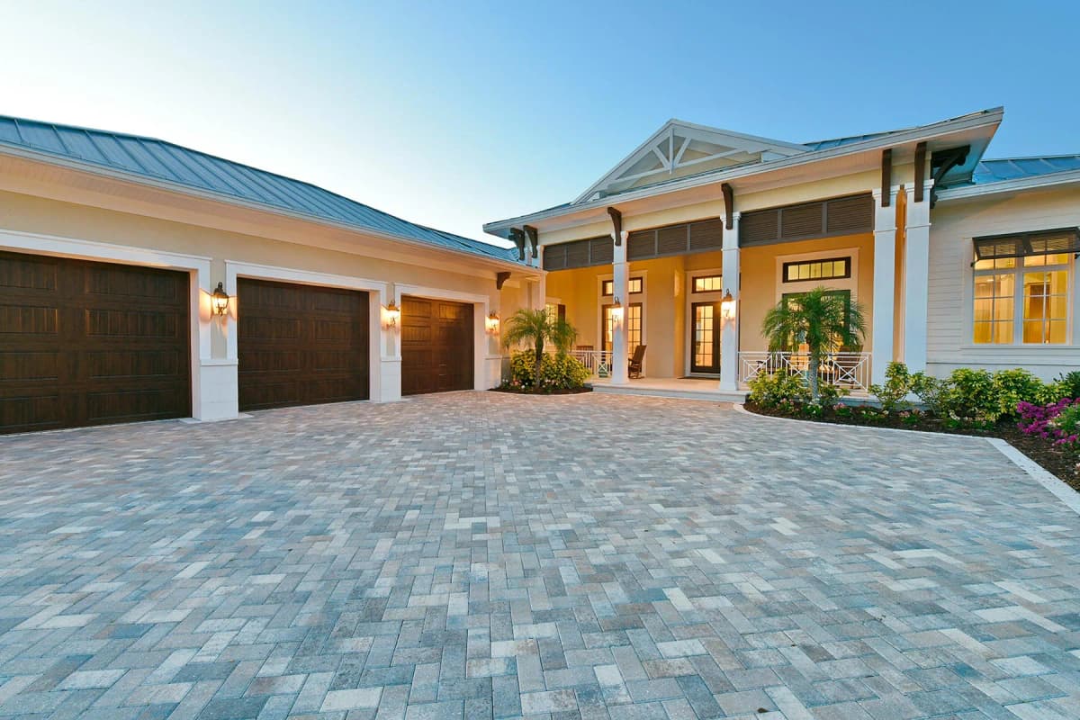 Choosing the Right Home Builder in Sarasota